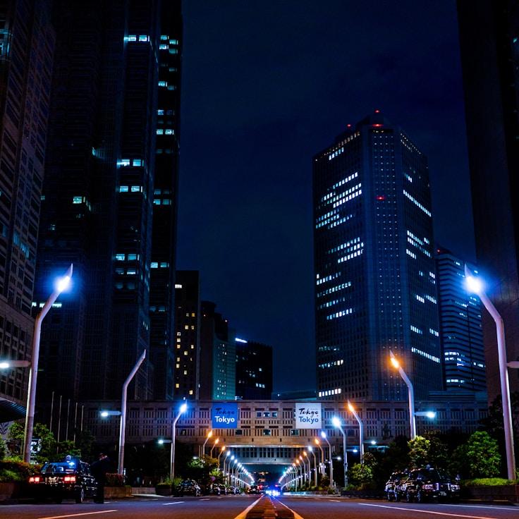 Parents evaluating schools in Italy